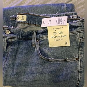 Abercrombie & Fitch “The ‘90s Relaxed Jean” High Rise